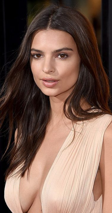 Emily Ratajkowski Gallery