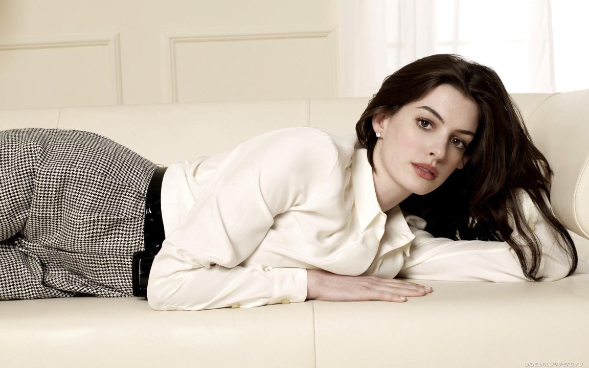 Anne Hathaway 16