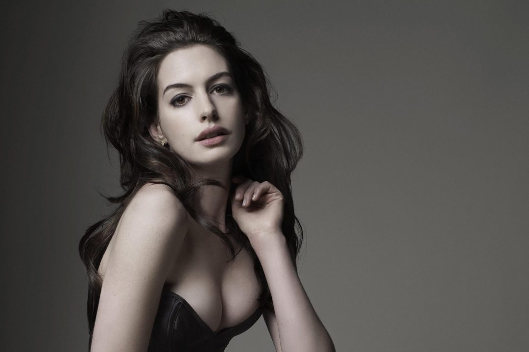 Anne Hathaway Hot Wallpapers