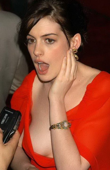 Anne Hathaway Red Dress 2