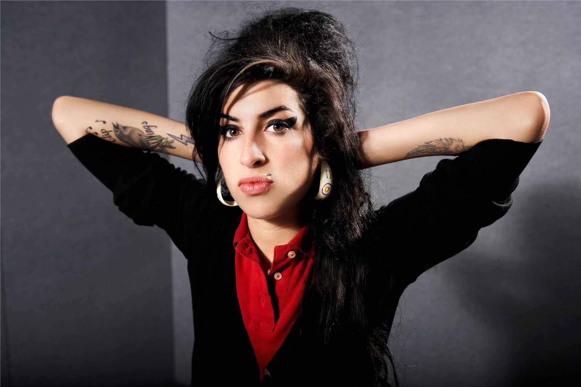 Amy Winehouse 23 Wallpics