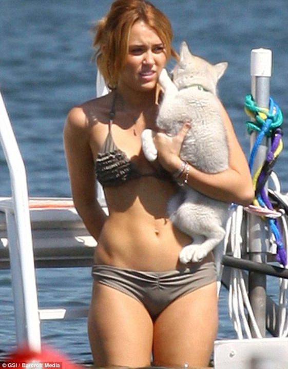 Miley Cyrus Bikini Pics