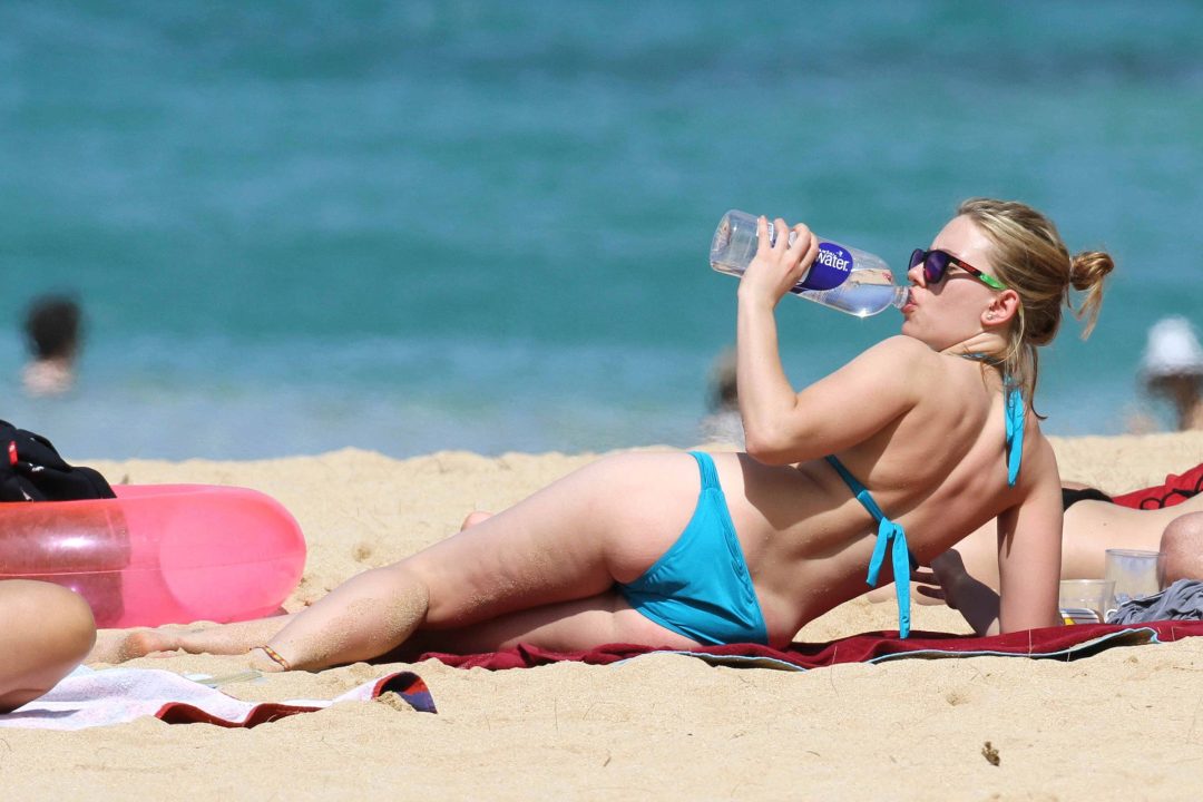 Scarlett Johansson Bikini Pics