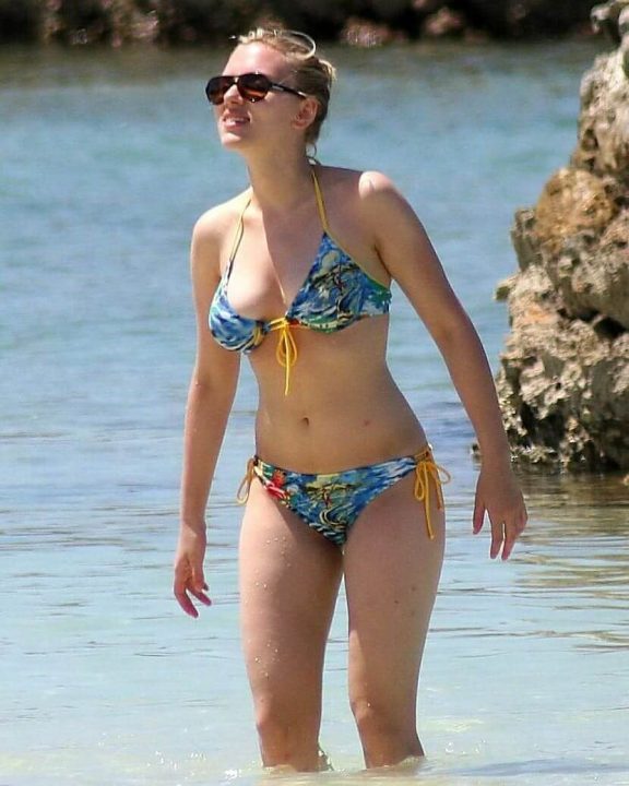 Scarlett Johansson Bikini Pictures