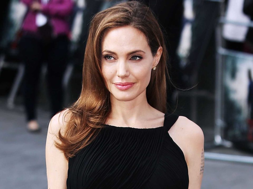 Angelina Jolie 16