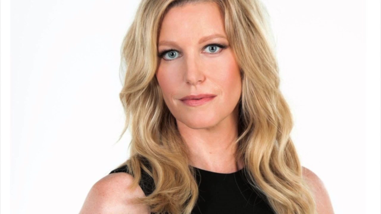 Anna Gunn 5