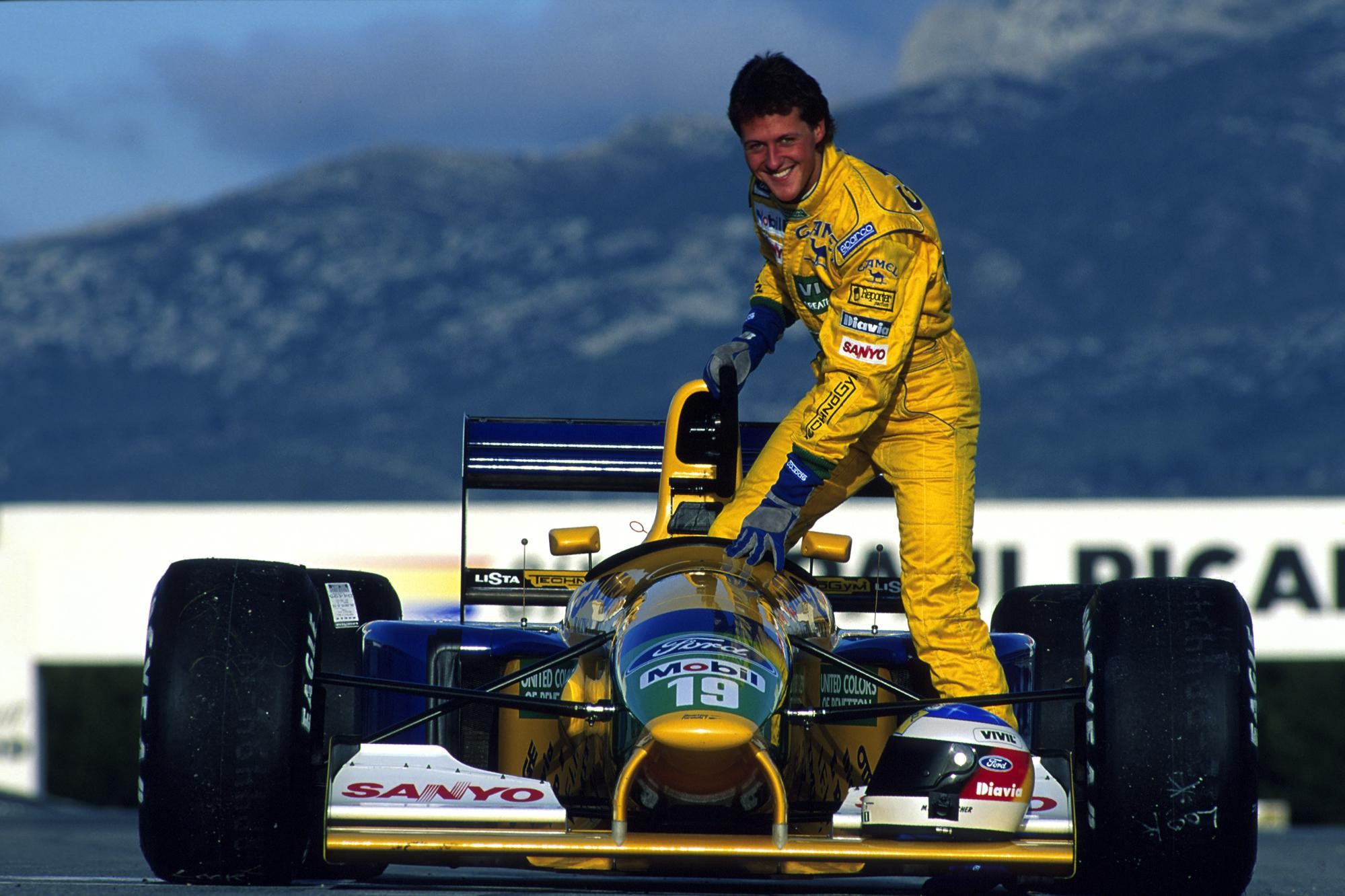 Гонщик формулы 1 семикратный чемпион. Михаэль Шумахер. Гонщик Михаэль Шумахер. Михаэль Шумахер Бенеттон. Шумахер Benetton 1992.