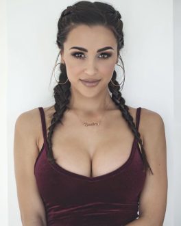 Ana Cheri Photos