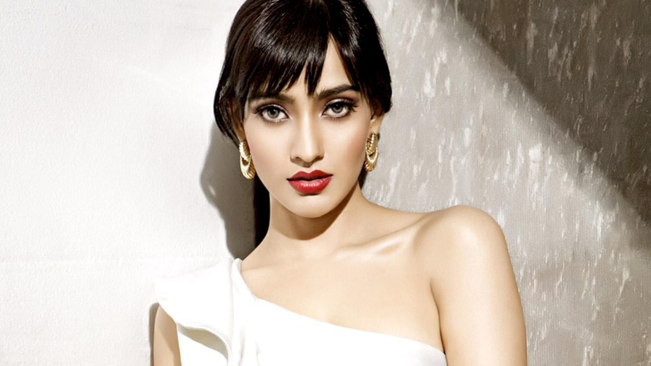 Neha Sharma Wallpapers for Windows