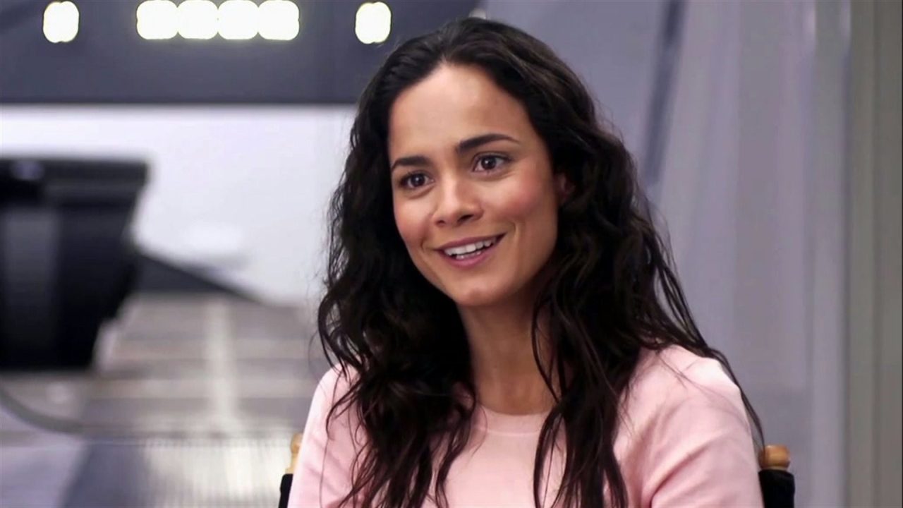 Pictures of Alice Braga