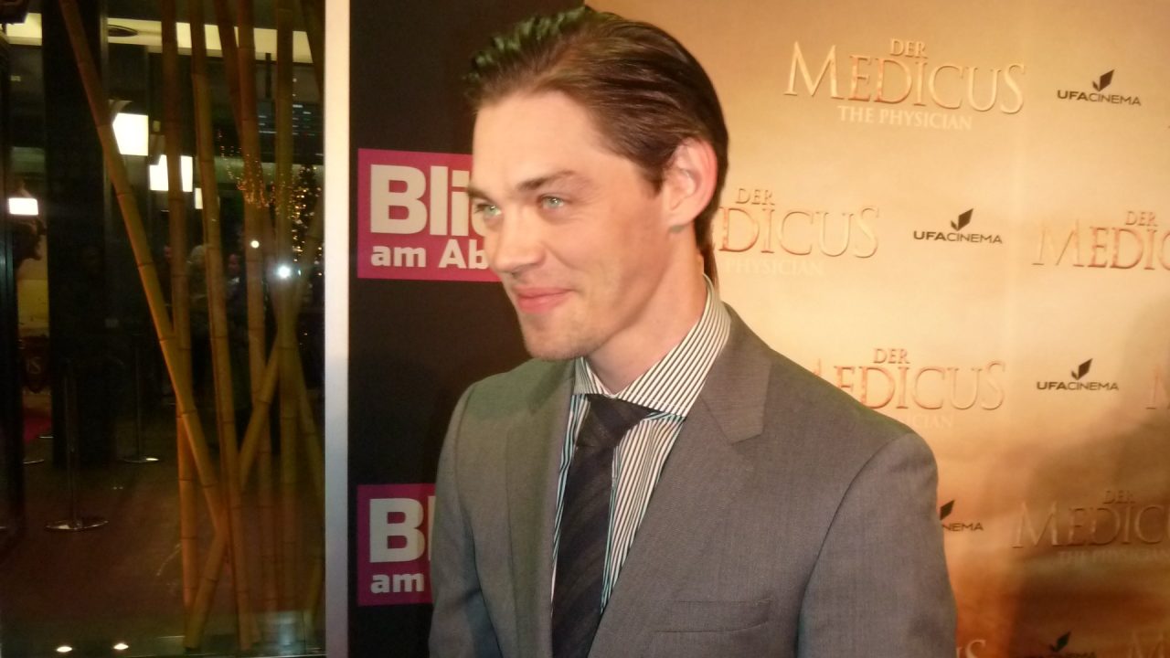 Tom Payne Background images