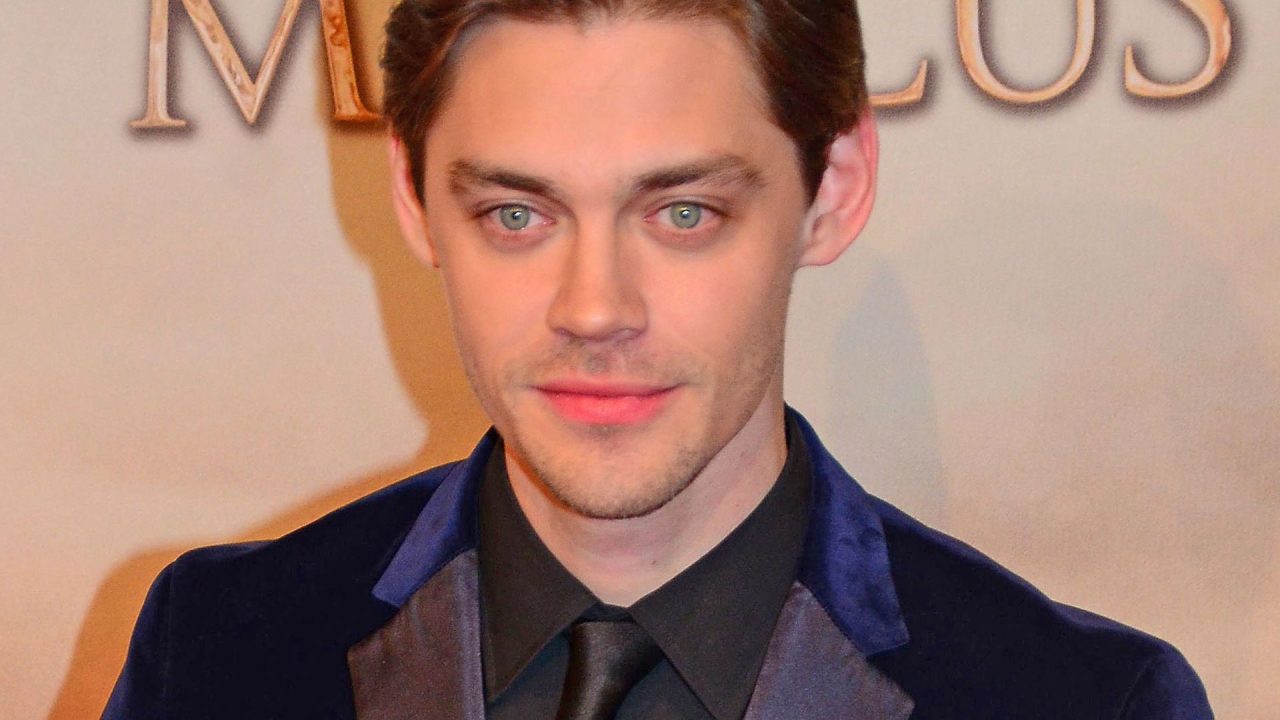 Tom Payne Wallpapers