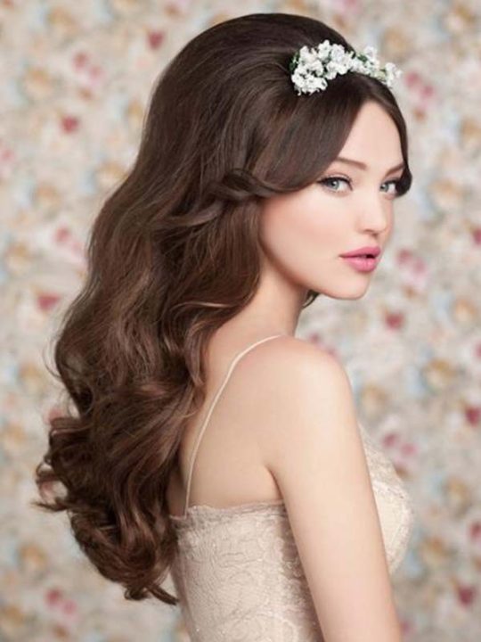 amazing long wavy bridal hairstyle