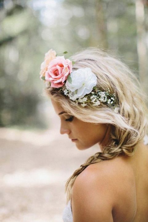 trendy flower hairstyle wedding