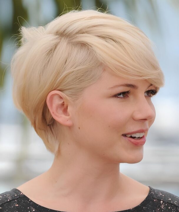 Very cute short blonde hair cut