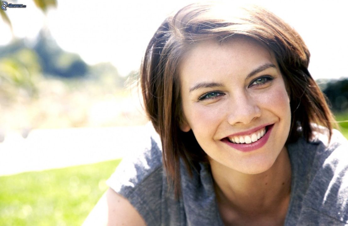 Lauren Cohan Laptop Wallpapers