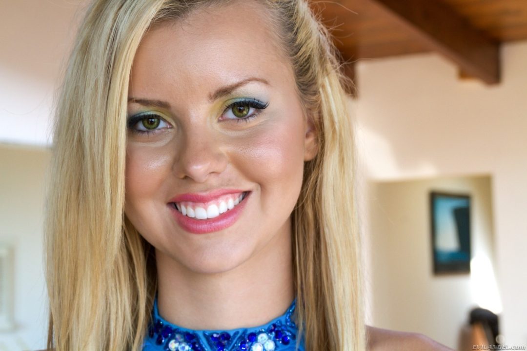 Jessie Rogers 2 Wallpicsnet 