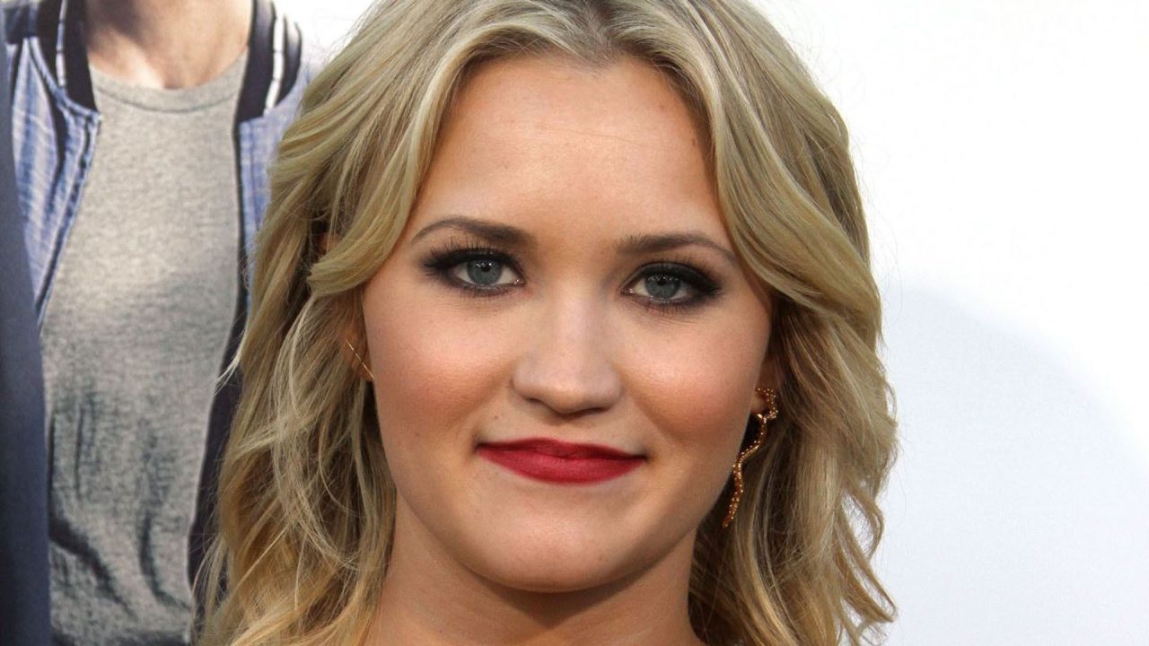 Emily Osment Desktop