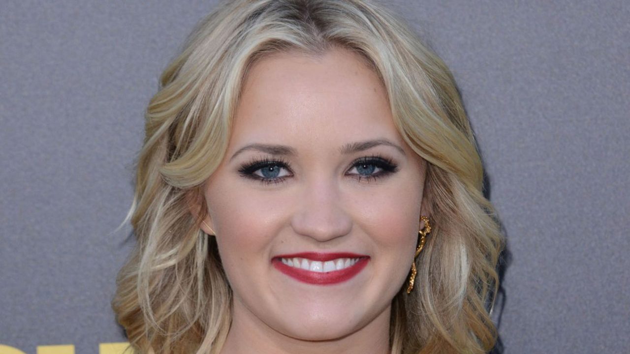 Emily Osment Laptop Wallpapers