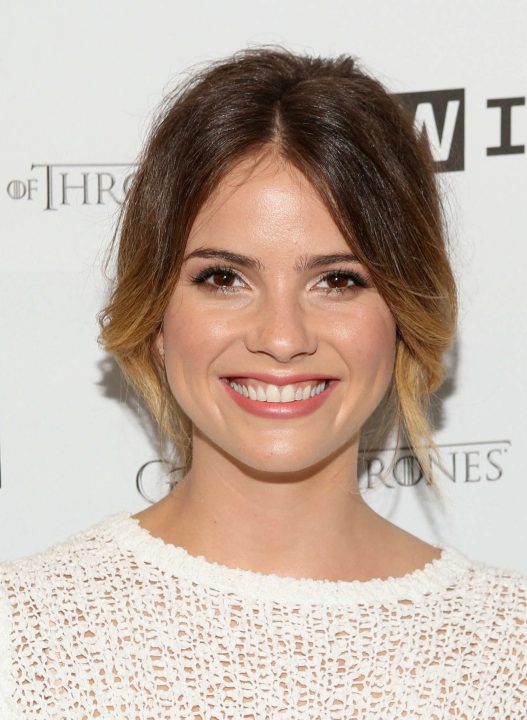 Shelley Hennig Photos