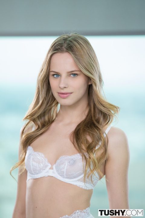 Jillian Janson iphone Wallpapers