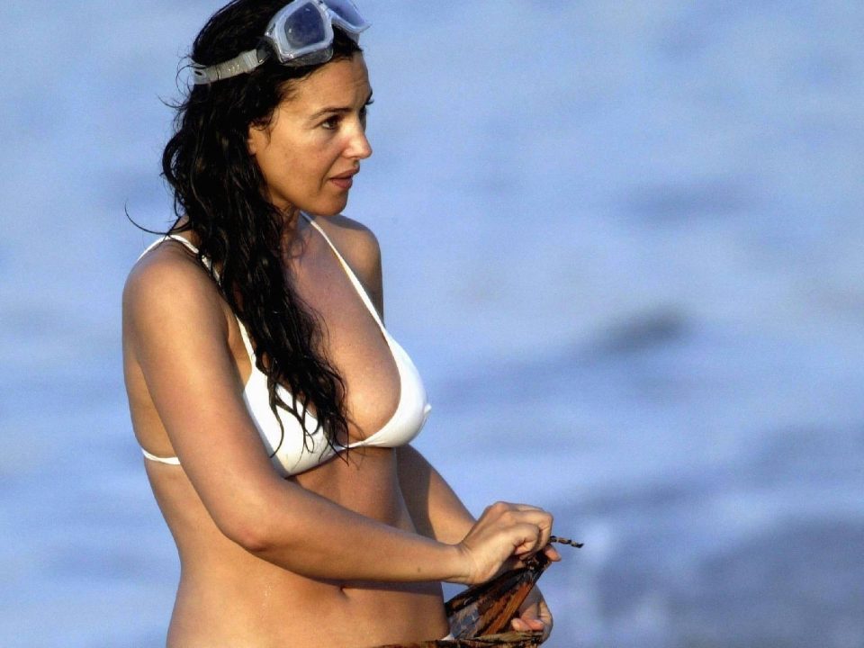 Monica Bellucci Bikini Wallpapers