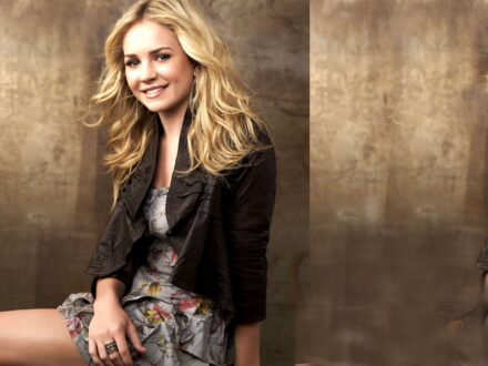 Brittany Robertson PC Wallpapers