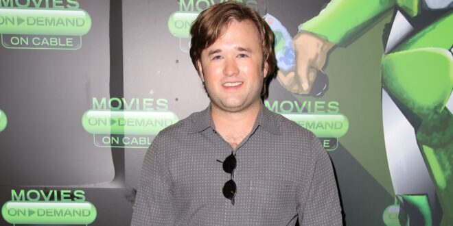 Haley Joel Osment Photos