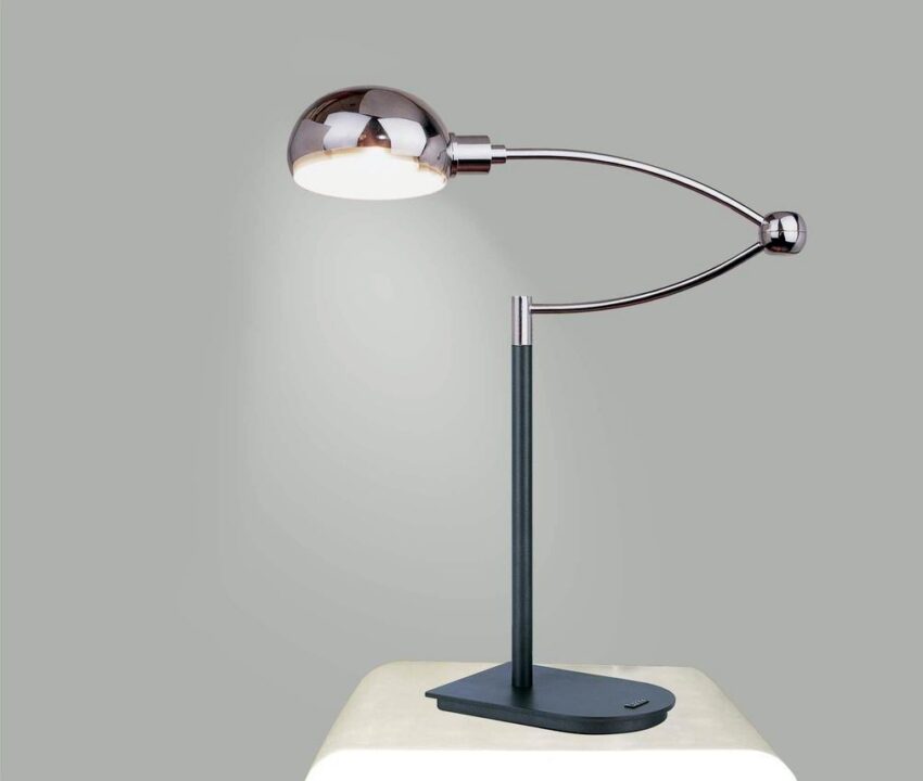 Modern style desk lamp
