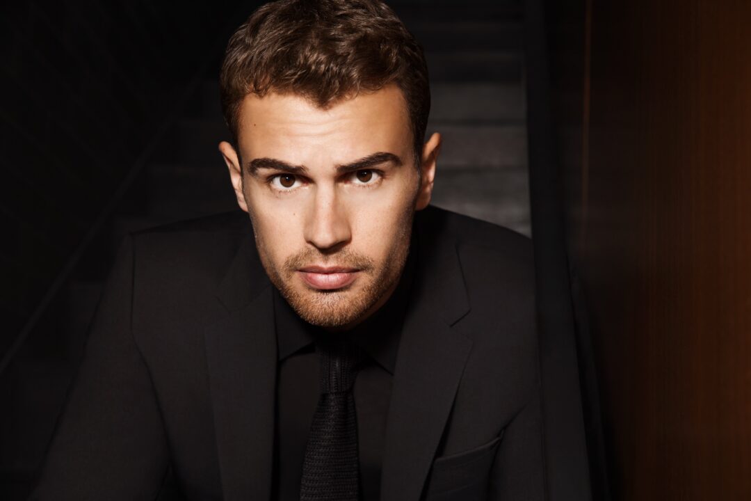 Theo James 4K