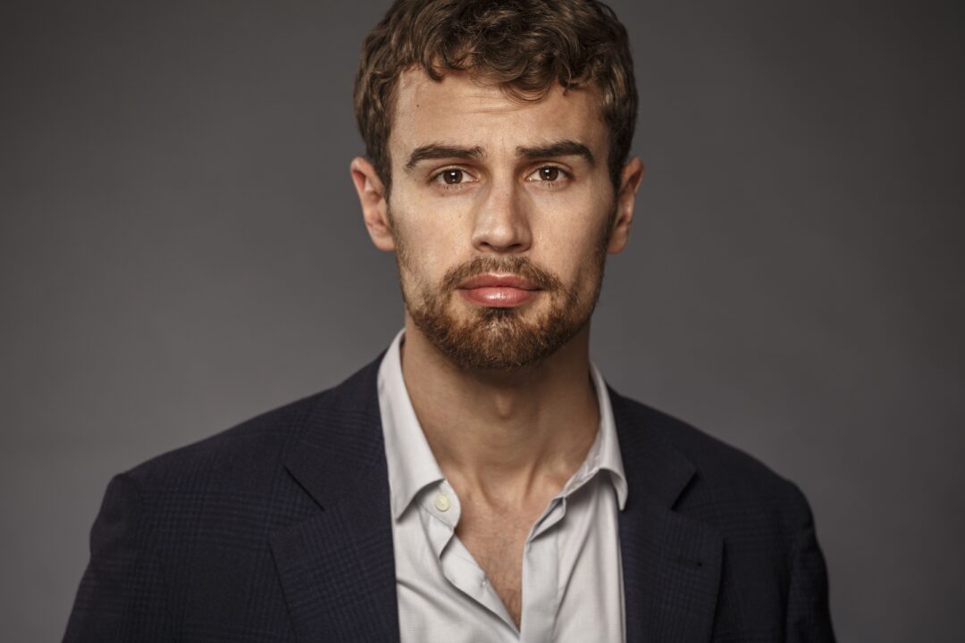 Theo James Computer Wallpapers