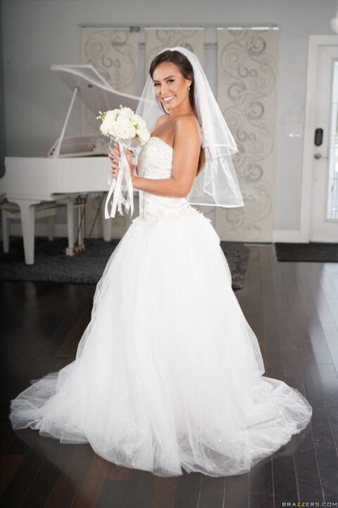 Kelsi Monroe Wedding Dress
