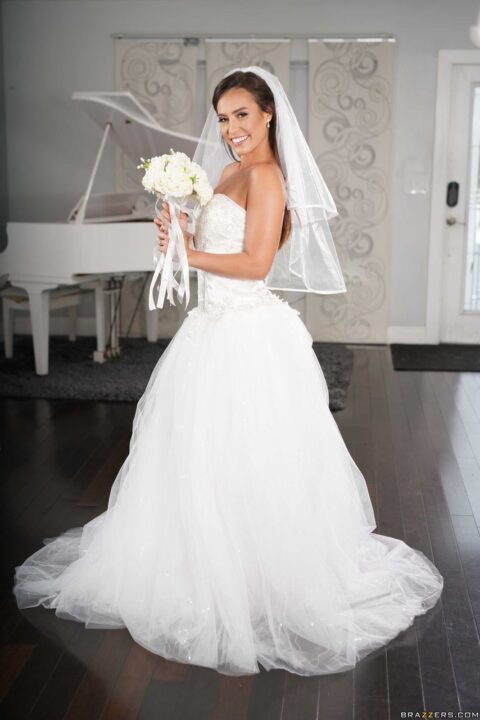 Kelsi Monroe Wedding Dress