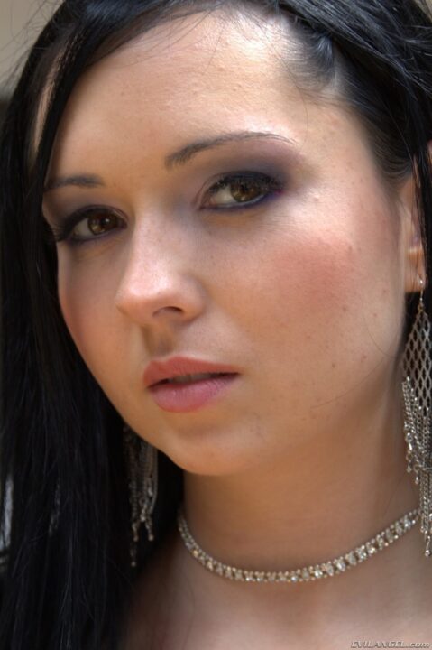 Angell Summers Face