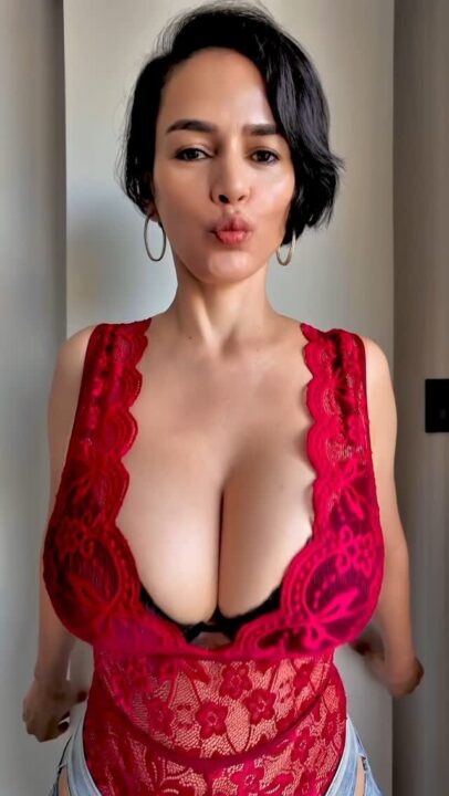 Nanda Reyes Photos