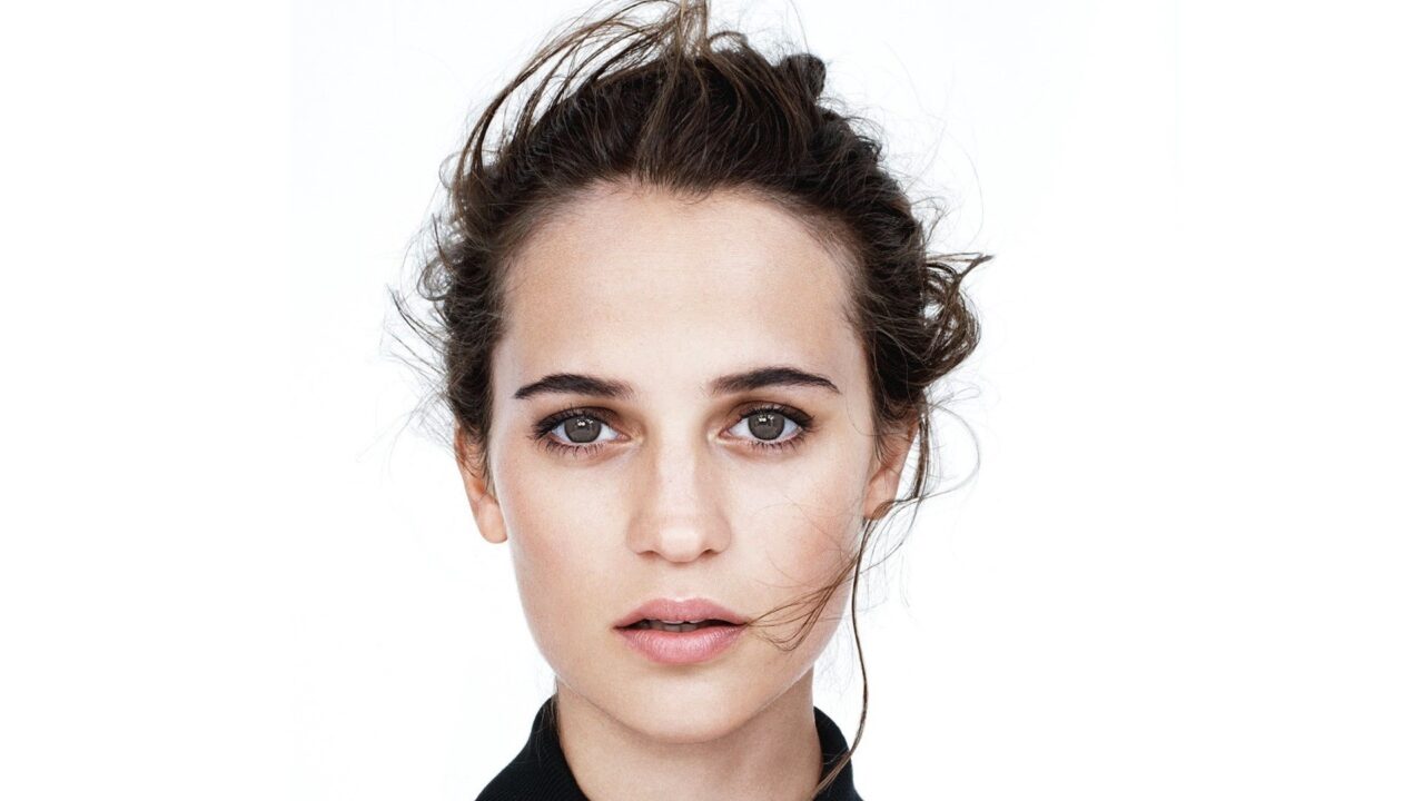 Alicia Vikander Face
