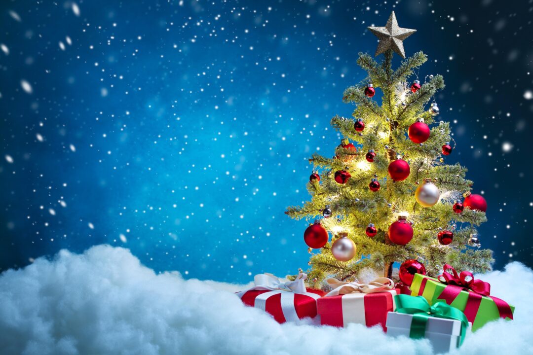Christmas Tree 2 Wallpics Net Wallpapers Photos Pictures Backgrounds
