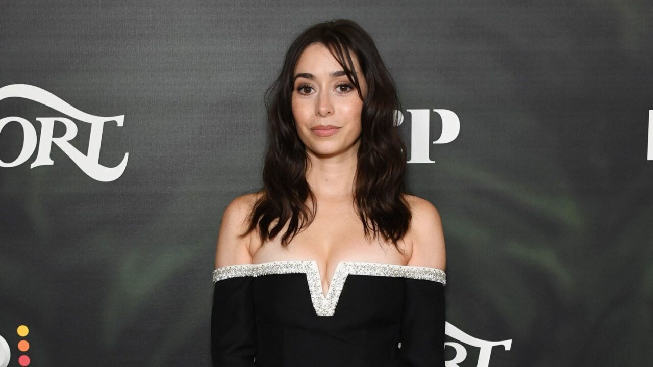Cristin Milioti Background images