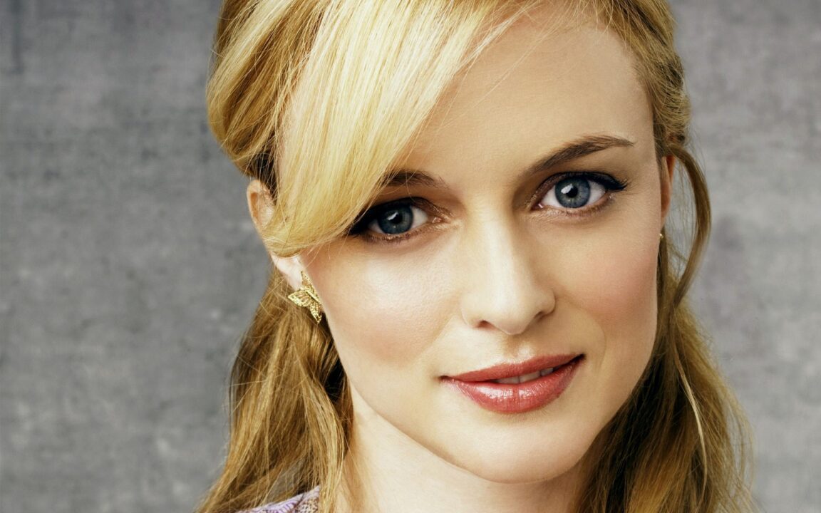Heather Graham Wallpapers