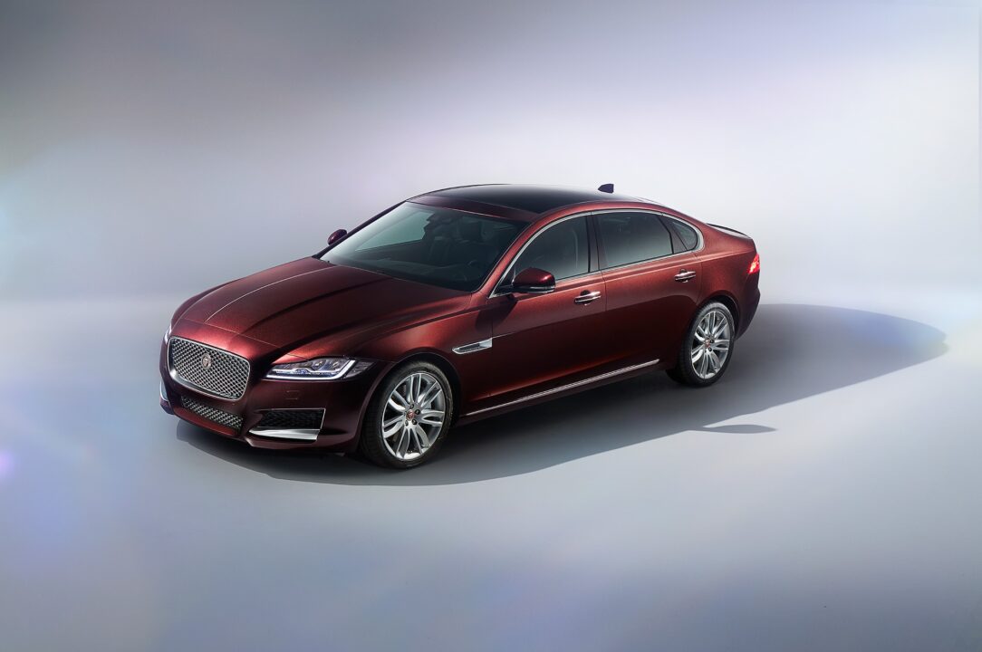 Jaguar XFL Laptop Wallpapers