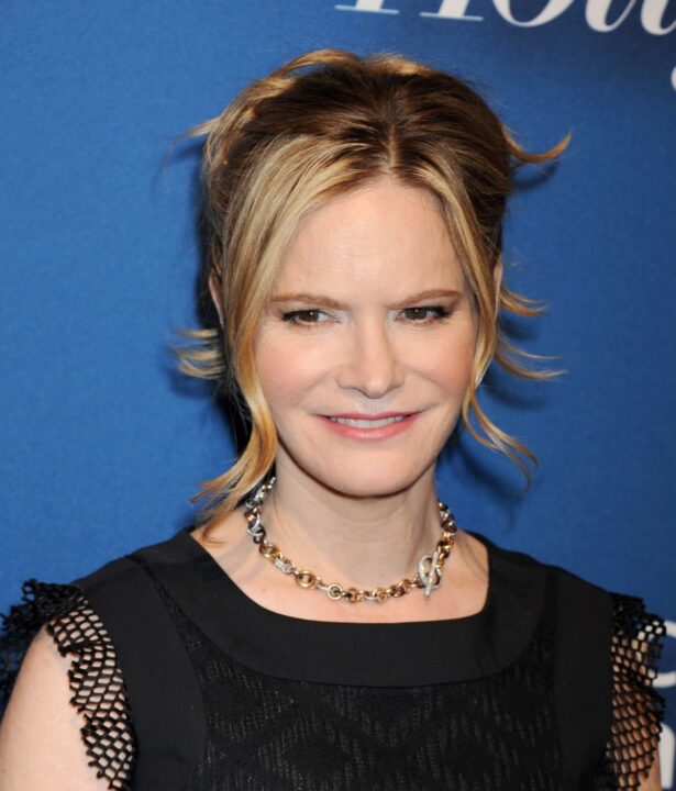 Jennifer Jason Leigh