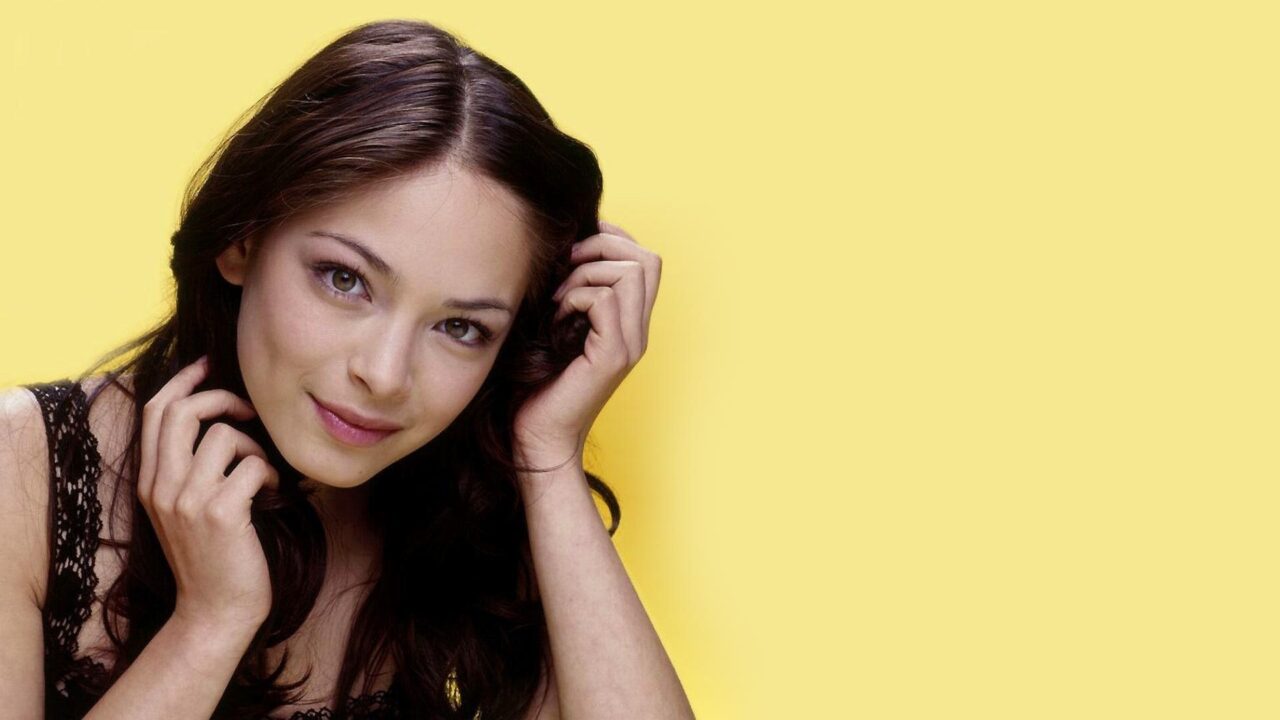 Kristin Kreuk Laptop Wallpapers