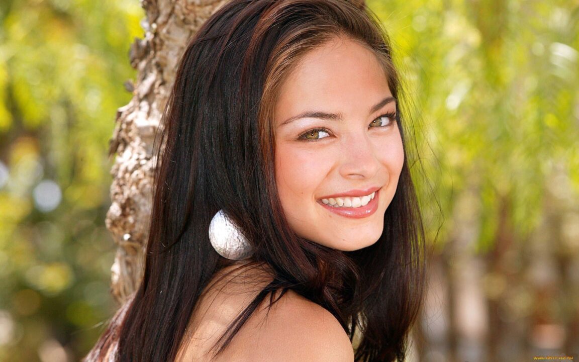 Kristin Kreuk Photo Gallery