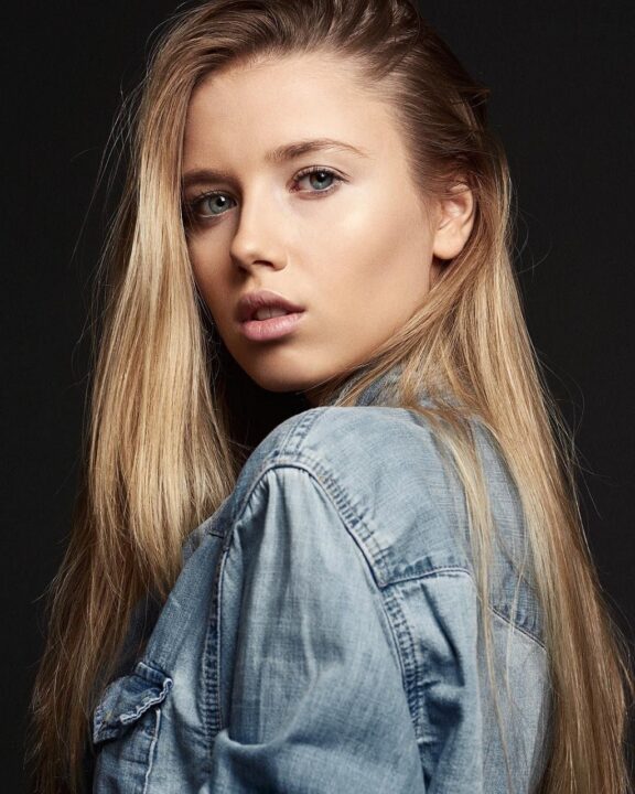 Pictures of Polina Malinovskaya