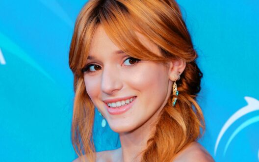 Bella Thorne Gallery