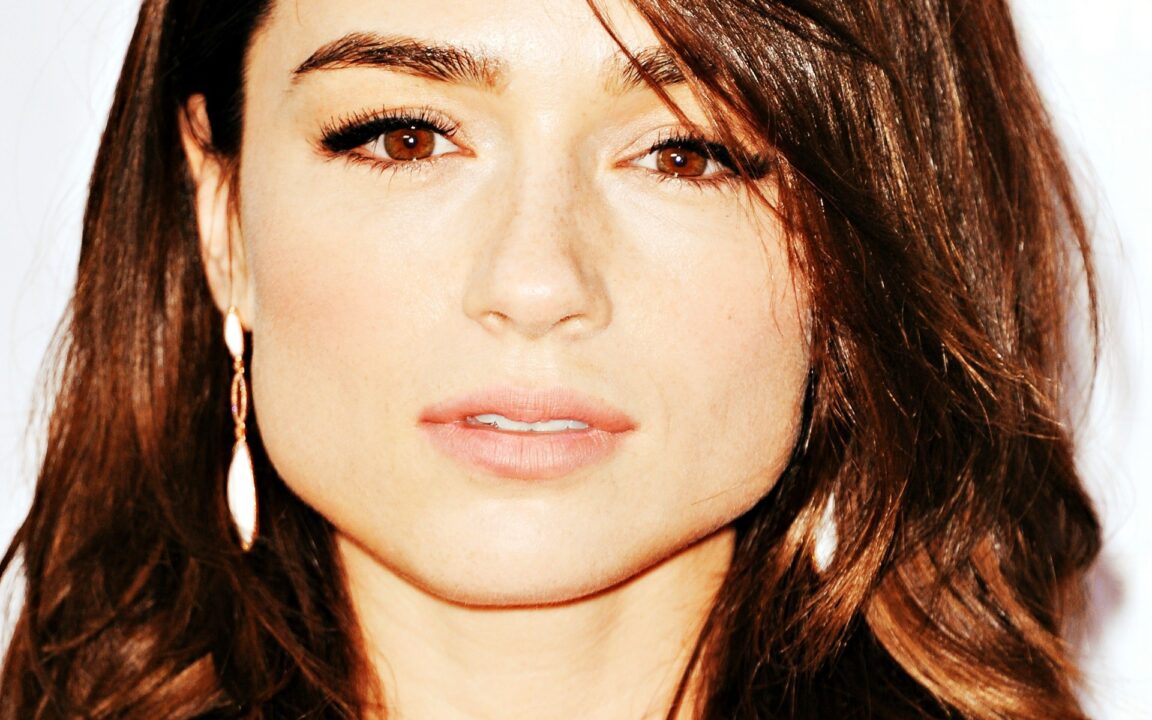 Crystal Reed Face