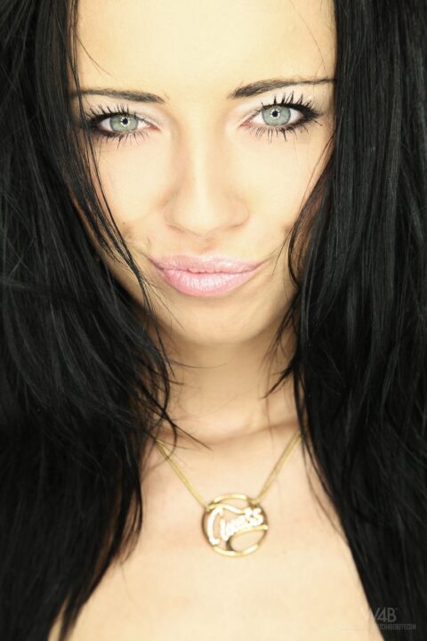 Gina Devine Face