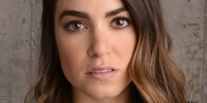 Nikki Reed Face