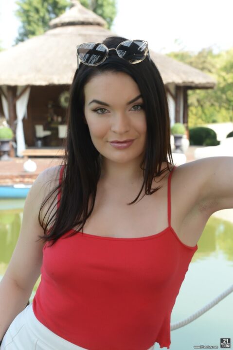 Pictures of Hannah Vivienne