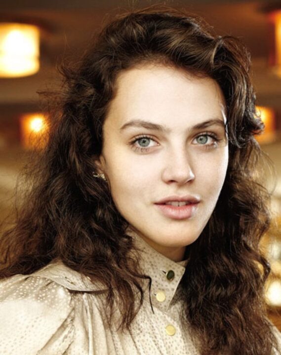 Pictures of Jessica Brown Findlay